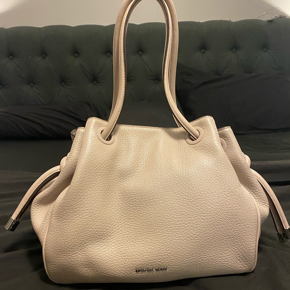 Michael Kors Dalia Large Shoulder Tote in Cement